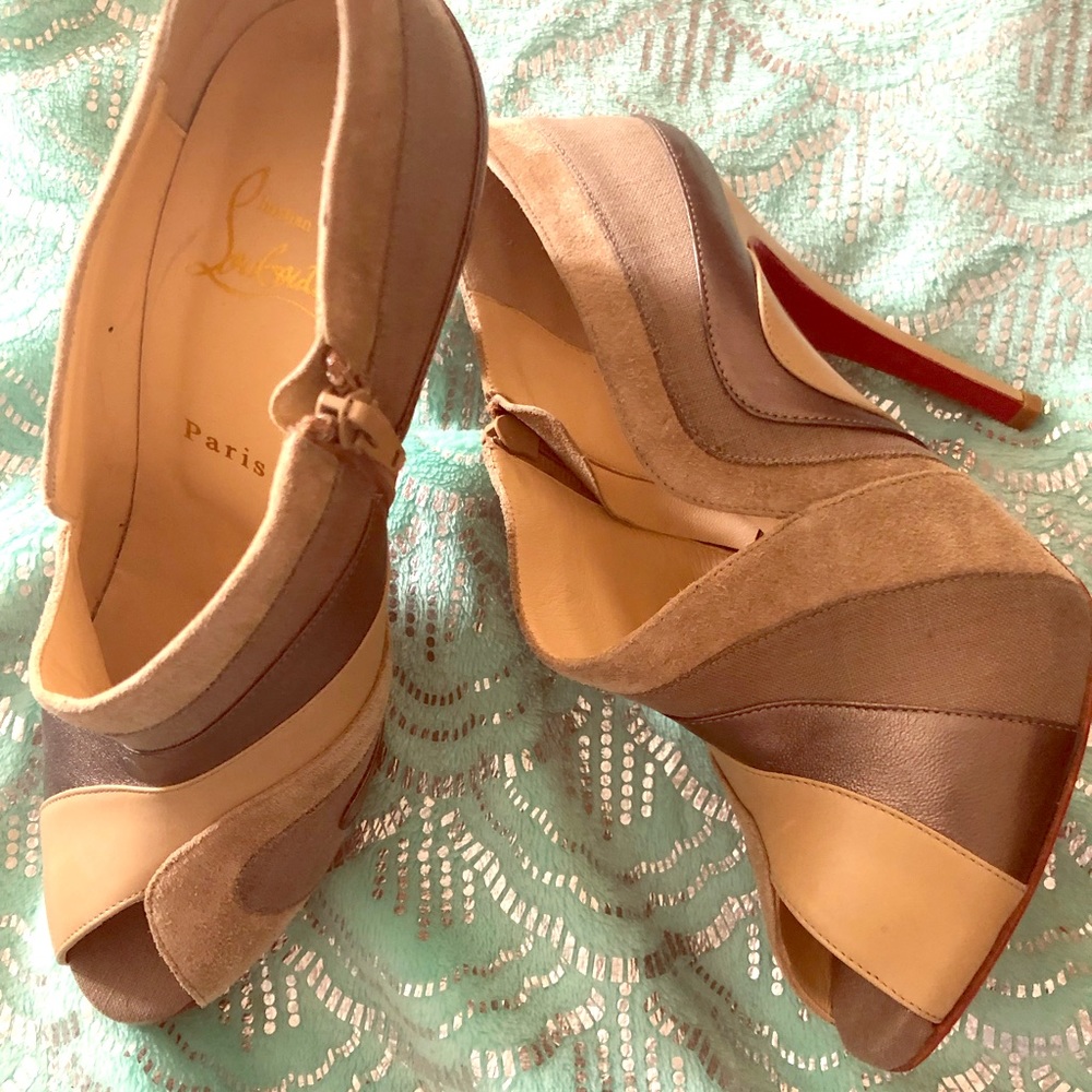 Barely used and beautiful designed authentic CL.